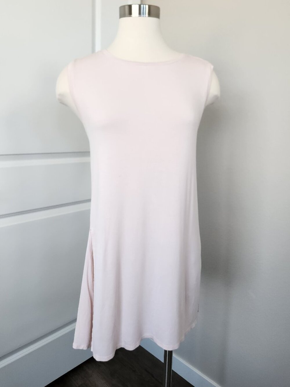 Fabletics Asymmetrical Split Bottom Sleeveless Tank Top Women's Size Large